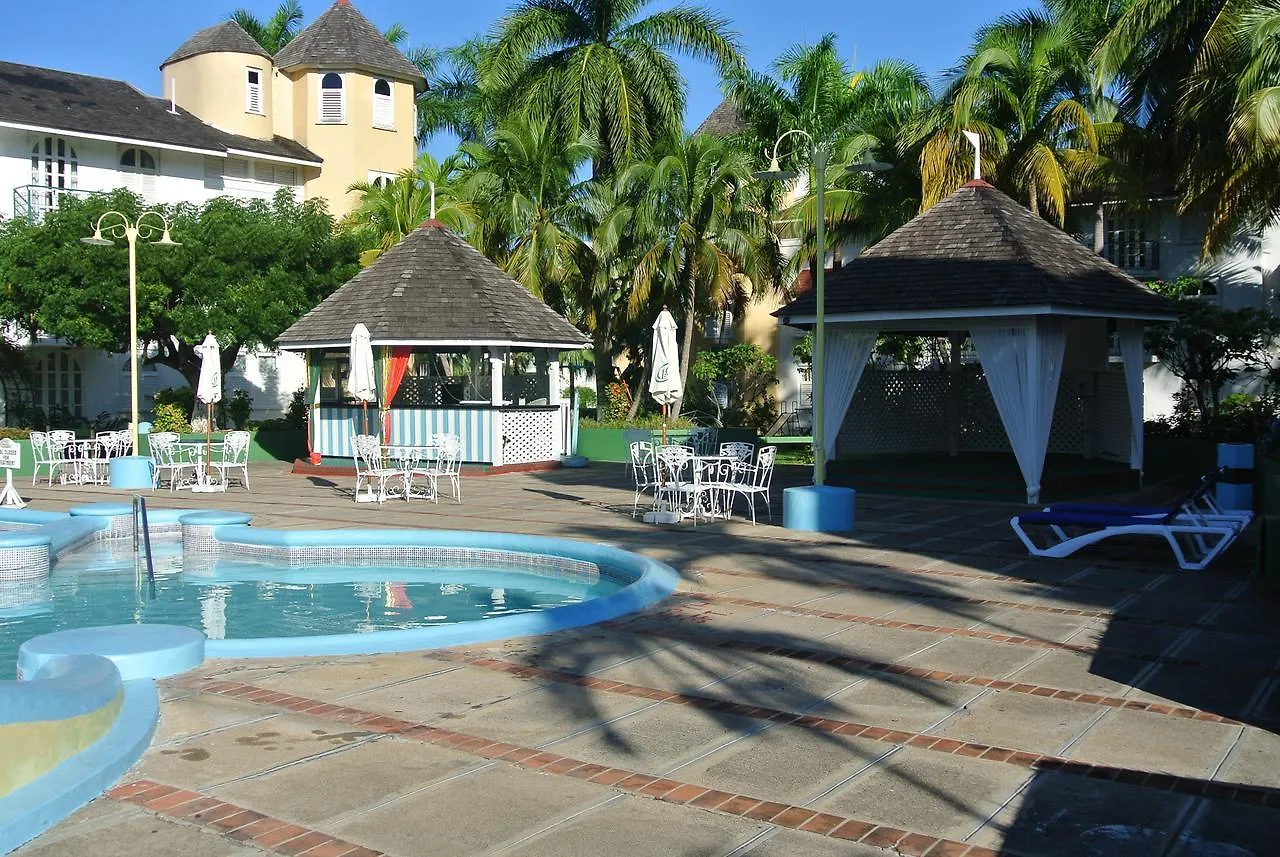 Daire Beach Two Bedroom Loft Suite C29 Ocho Rios Jamaika