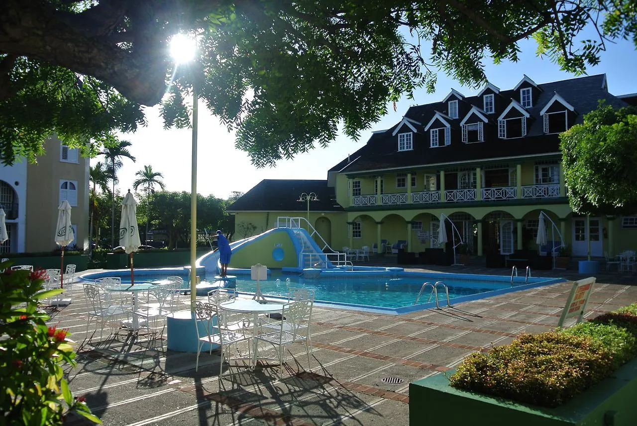 Beach Two Bedroom Loft Suite C29 Ocho Rios Daire